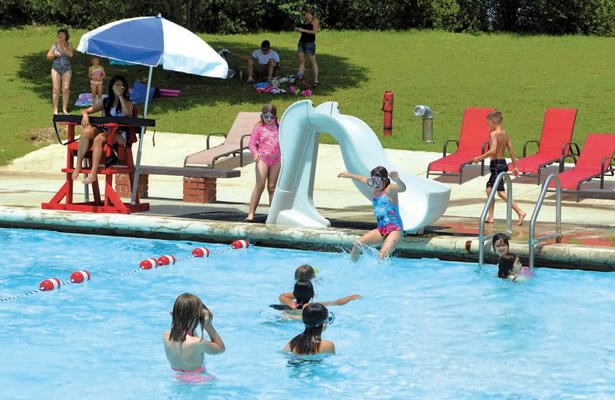 Floresville City Pool (Courtesy Wilson County News)