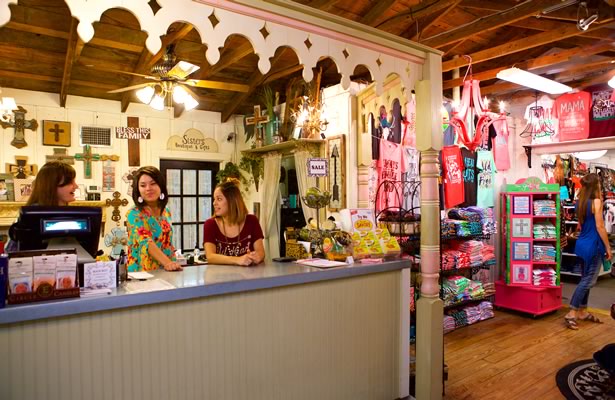 Retail shop in Floresville